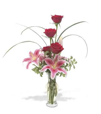 Rosas y lilium en florero