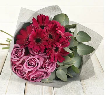 Gerberas, Rosas y Eucaliptus