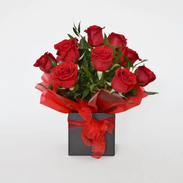 Arreglo floral en rosas rojas