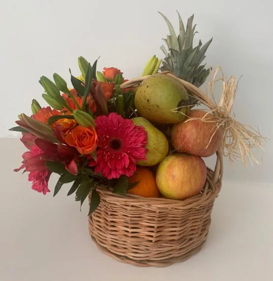Canasta de Frutas y Flores