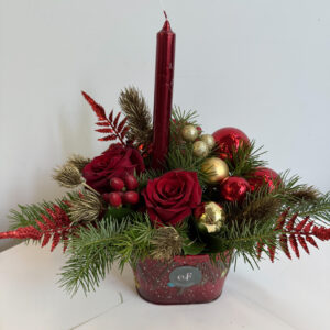 • Arreglo floral navideño con rosas rojas y vela – Exóticas Flores®
