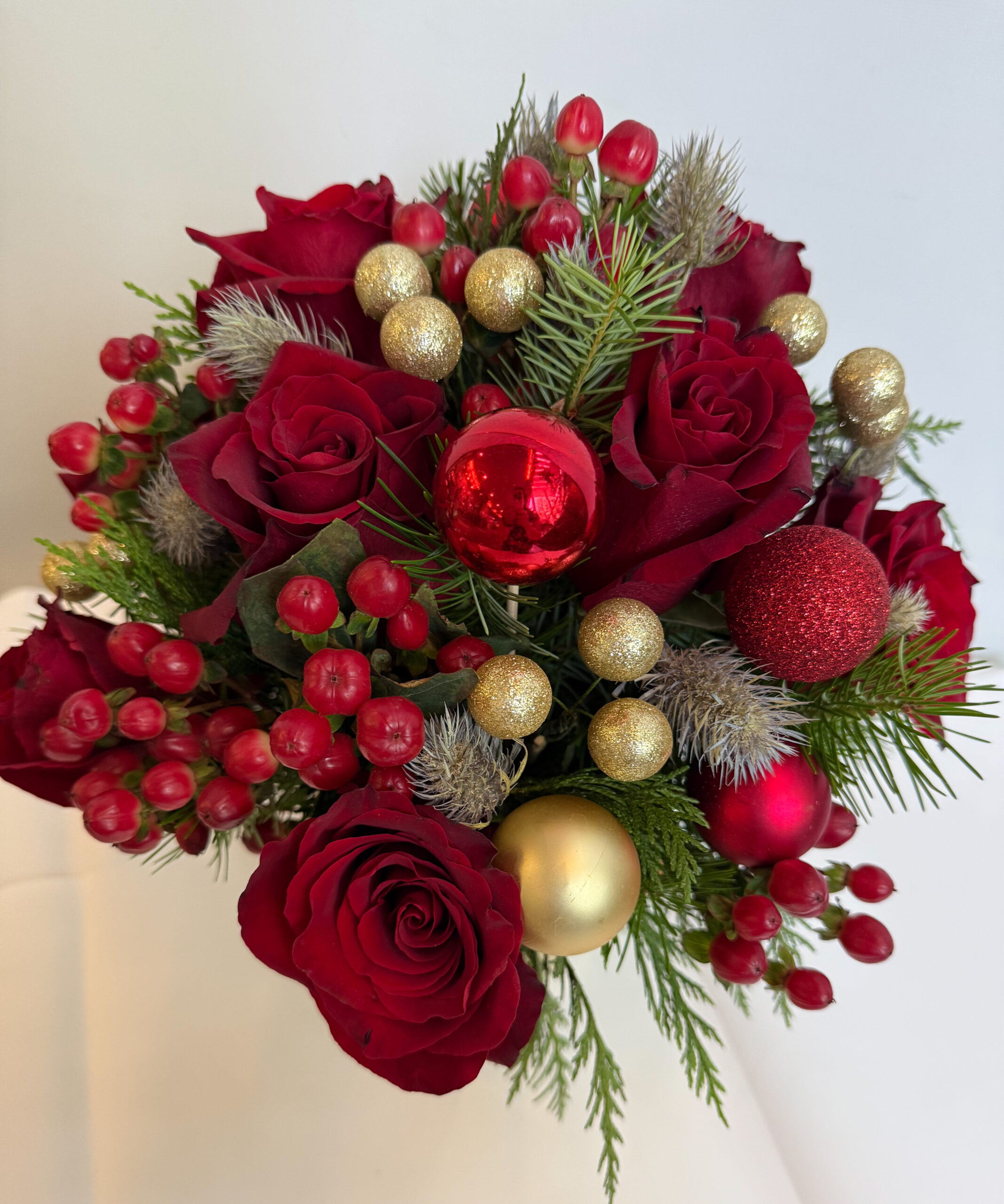Arreglo Navideño de Rosas Rojas – Exóticas Flores®