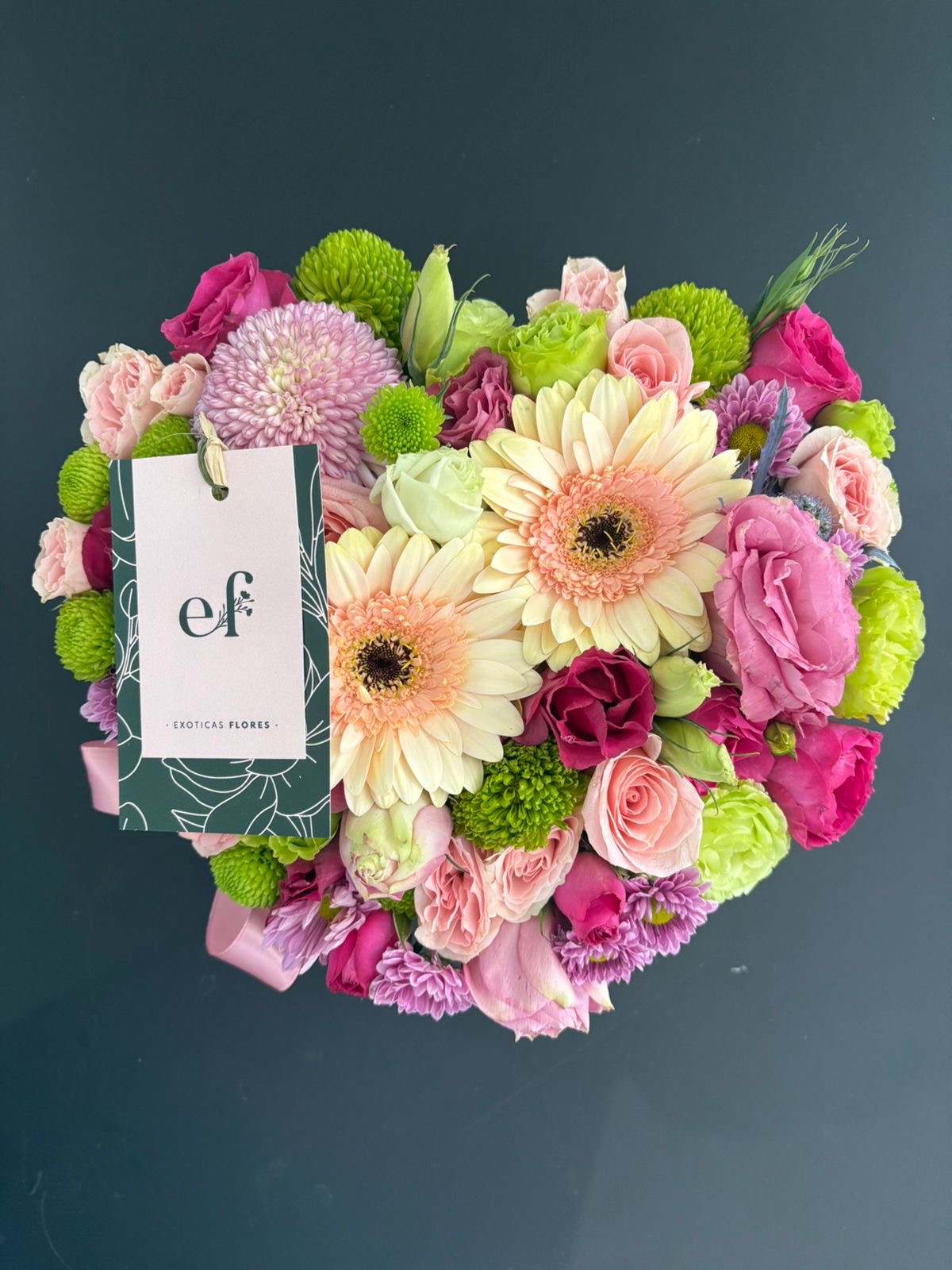 Arreglo Floral Corazón Dulce Amor – Exóticas Flores®