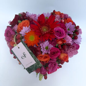 Ramo floral de rosas y gerberas en tonos vibrantes en caja elegante – Exóticas Flores®